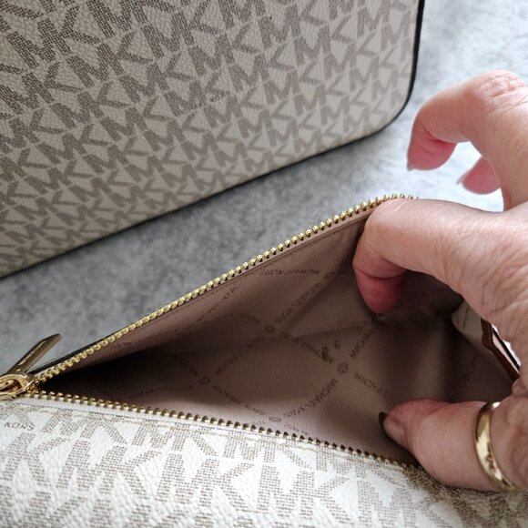 Michael Kors Jet Set Camera Crossbody Bag/Matching Wallet (NWOT) - Picture 8 of 8